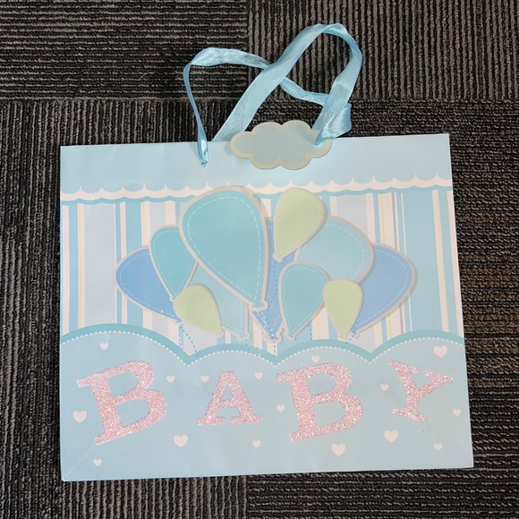 Brand New Fancy Baby Gift Bags 5 Large 2 Small - Picture 6 of 15